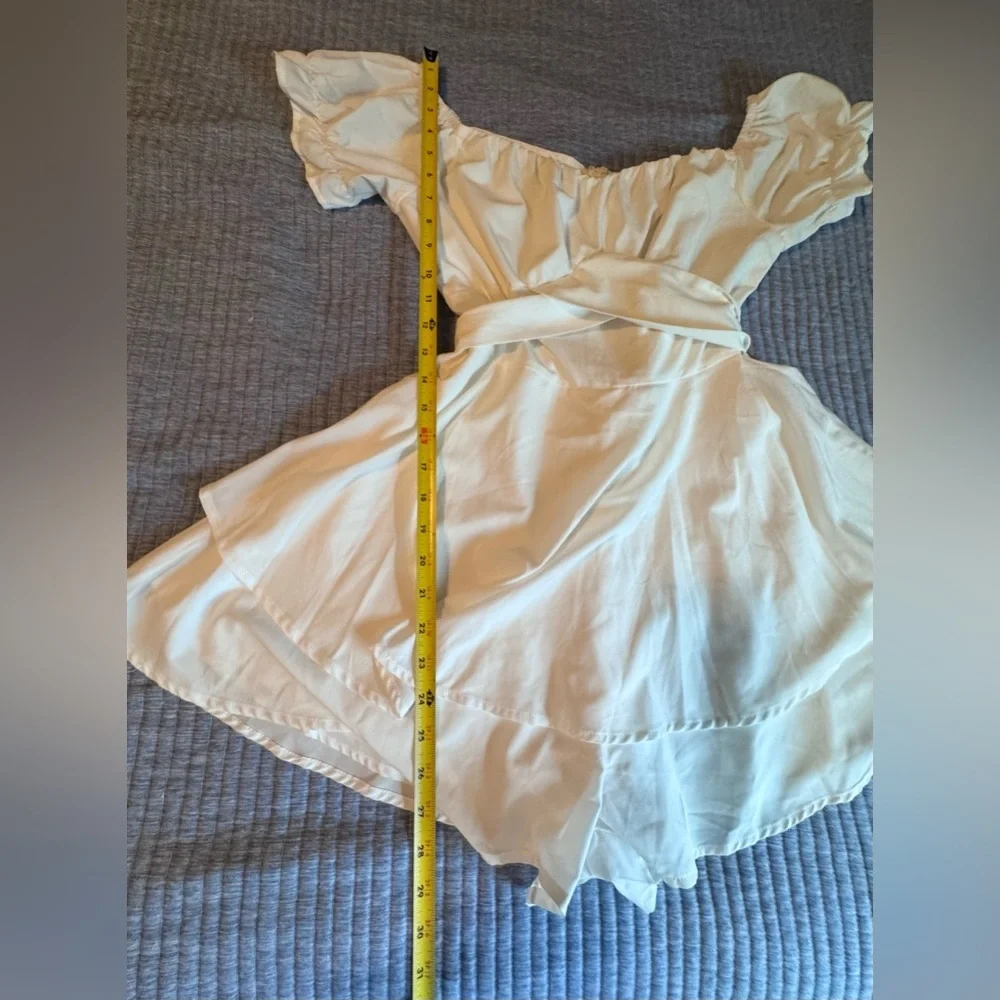 Elegant Off-Shoulder White Romper - Picture 5 of 10